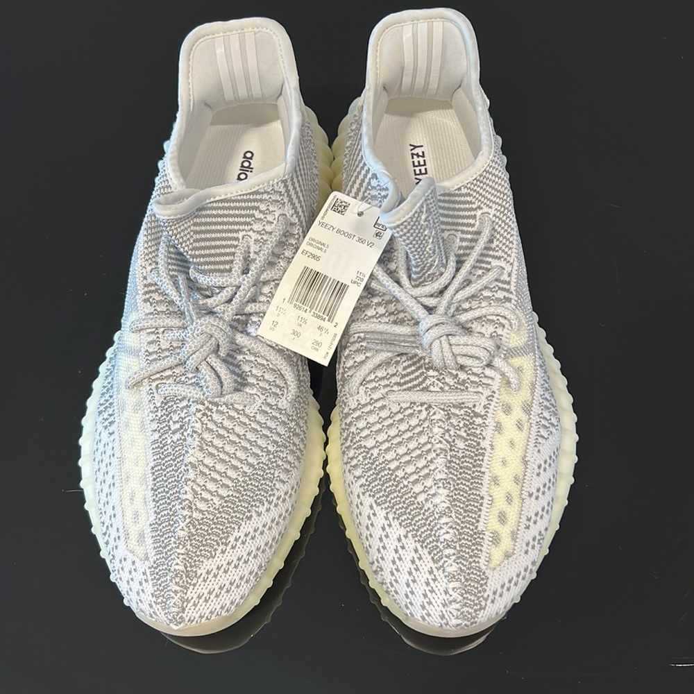 Adidas Yeezy Boost 350 V2
Static (Non-Reflective)